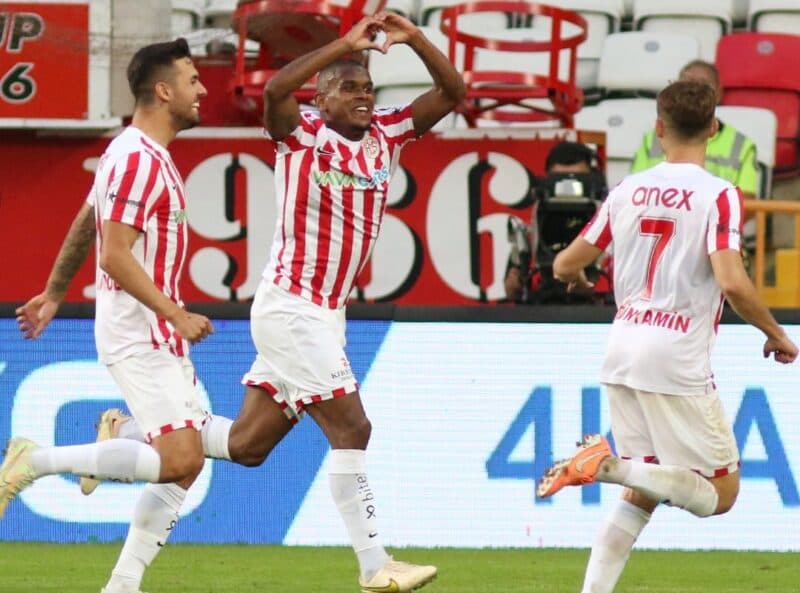 Fernando, jogador especulado no Flamengo