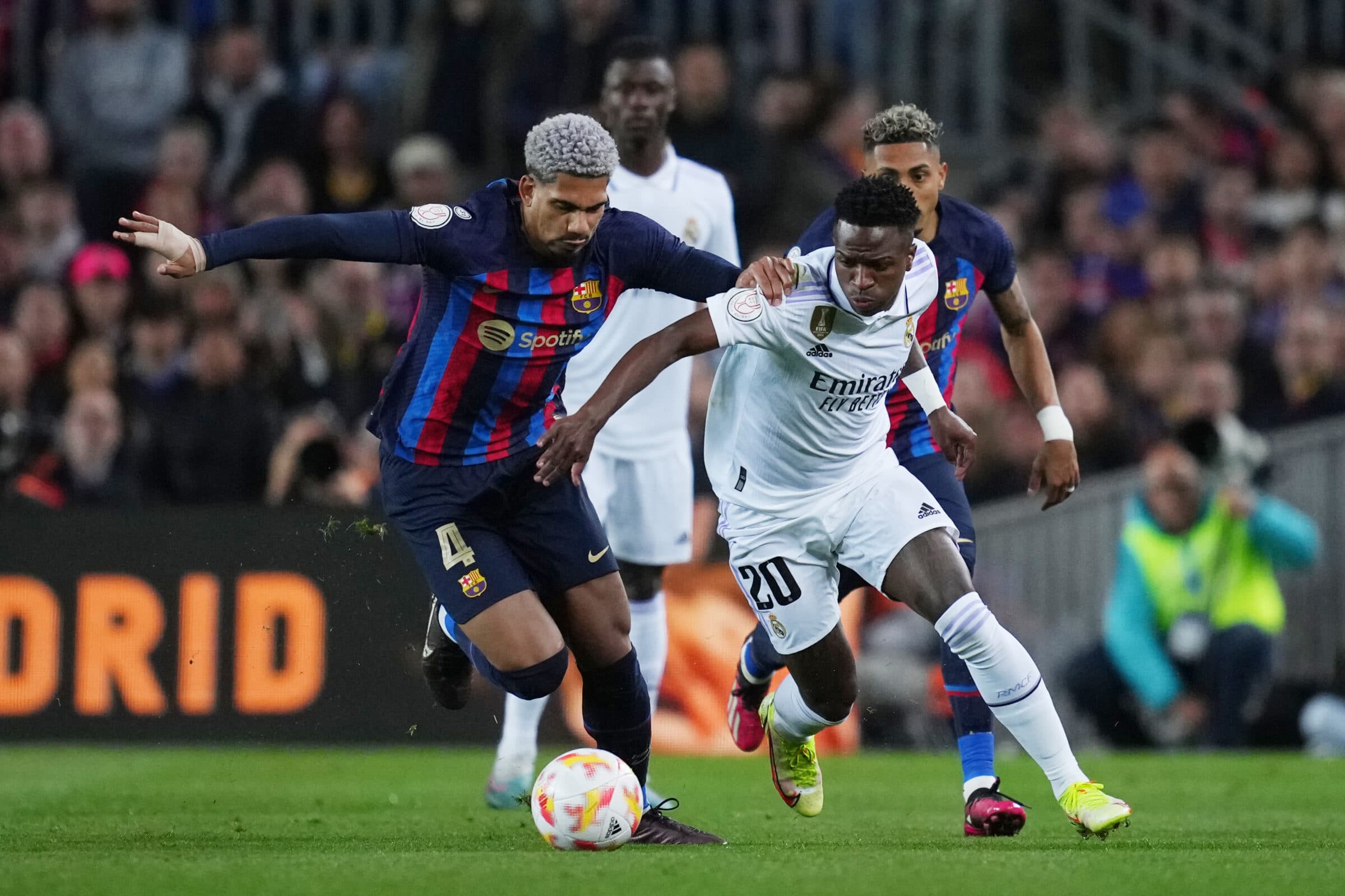 Em entrevista ao Bola da Vez, André Cury confessou ter aliciado Vinícius Jr, hoje no Real Madrid, para jogar no Barcelona