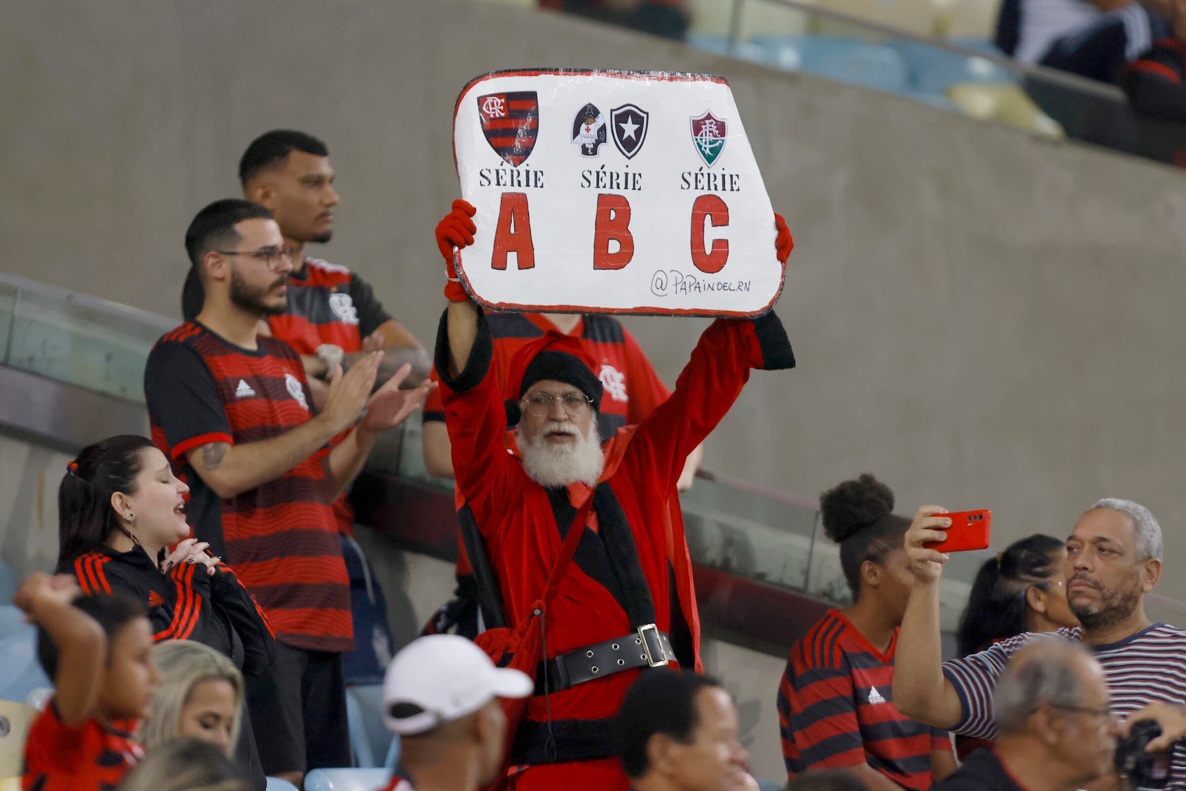 A torcida do Fluminense ainda não esgotou os ingressos que foram destinados de maneira exclusiva para o Fla x Flu desta quinta (1)