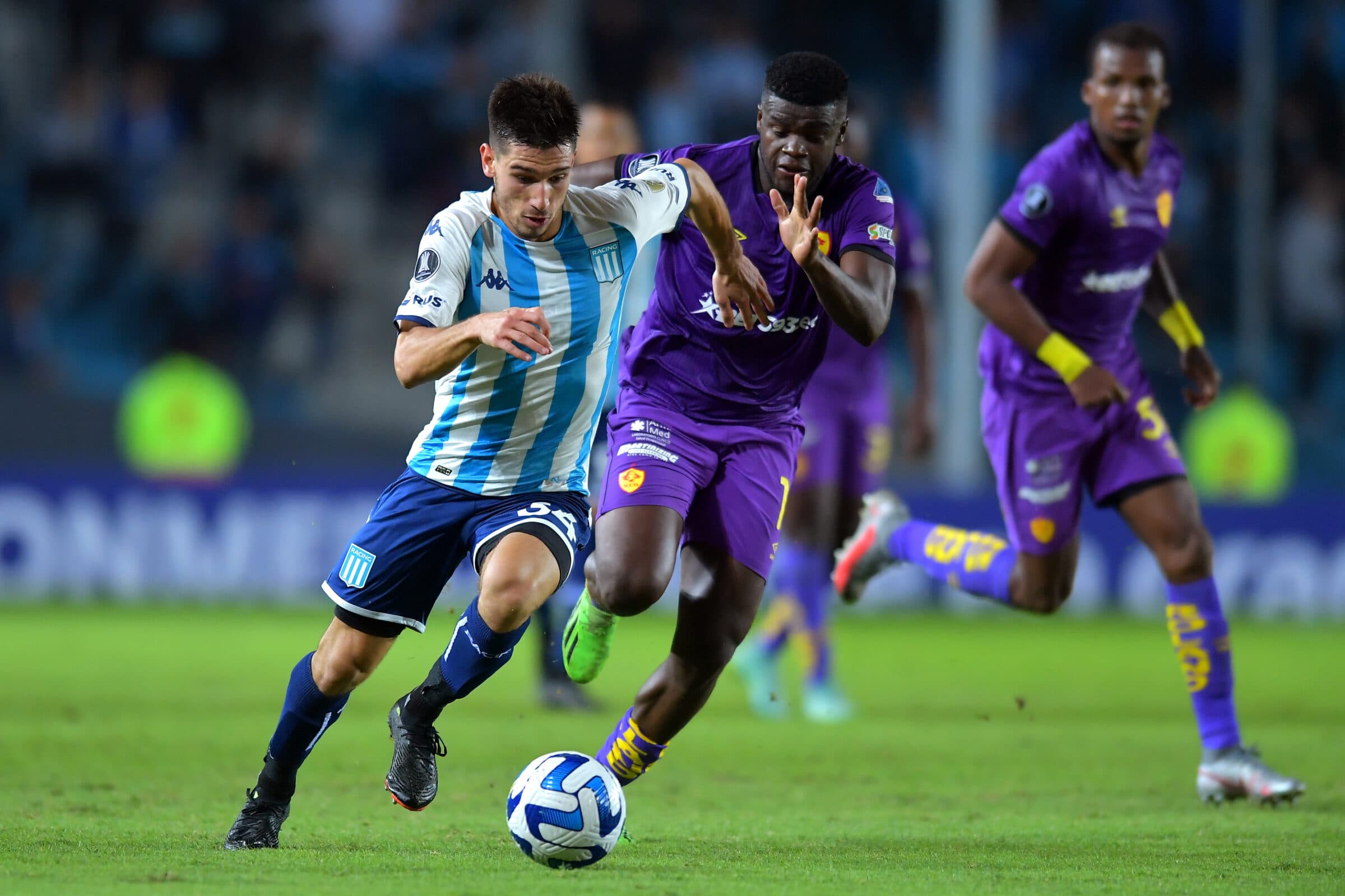 Racing e Aucas se enfrentam pela Libertadores