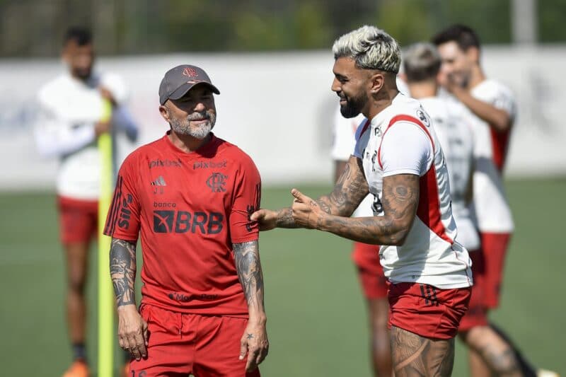Gabigol e Jorge Sampaoli em treino do Flamengo; veja provável escalação do time para enfrentar o Fortaleza pelo Brasileirão