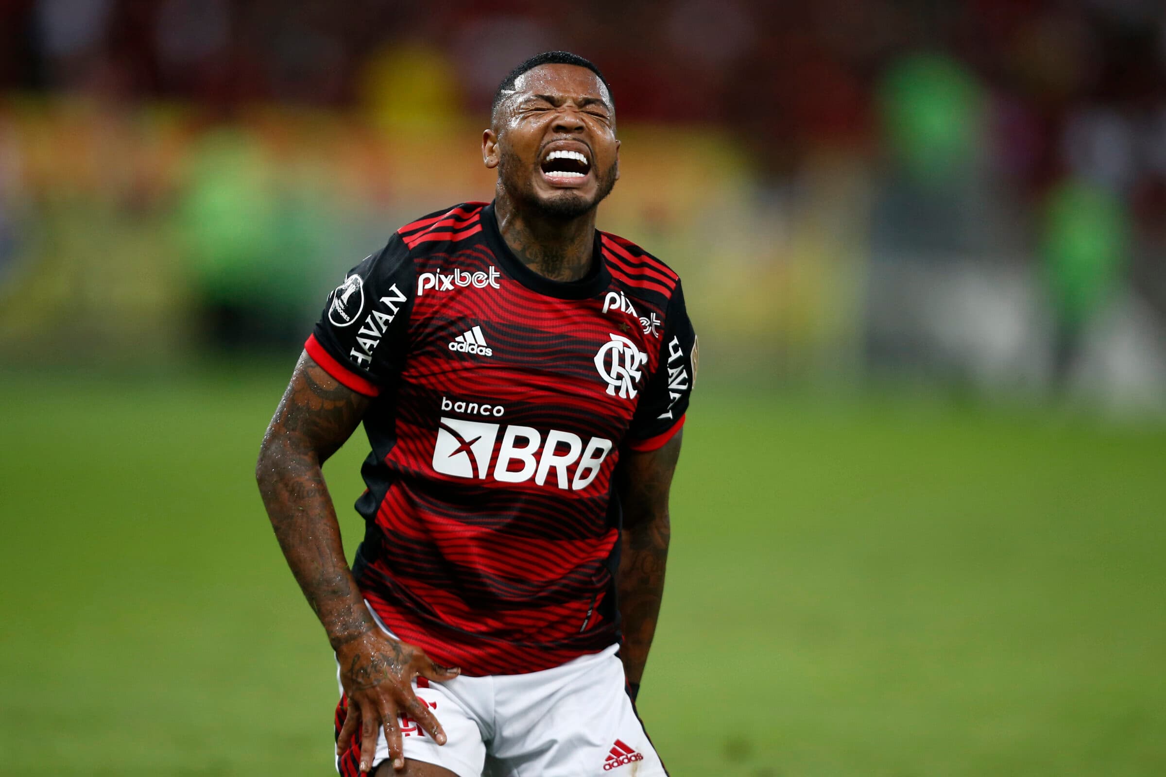 Marinho com a camisa do Flamengo