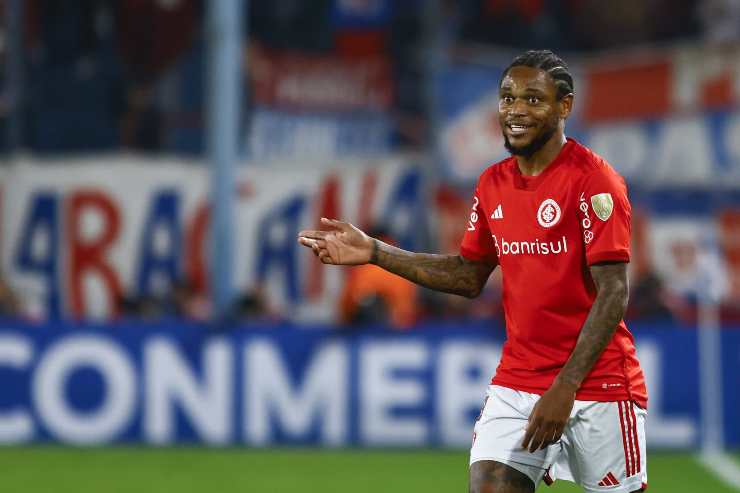 Internacional alfineta Flamengo