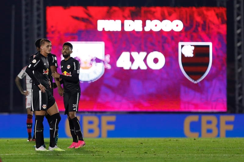 Jornalista se irrita com atuação do Flamengo: 'É vagabundagem mesmo'