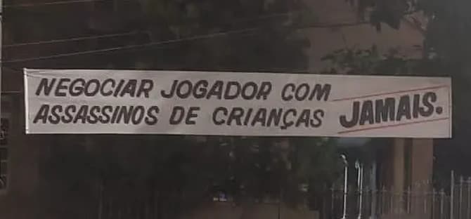 Eric Faria critica faixa da torcida do Atlético que usa tragédia do Ninho