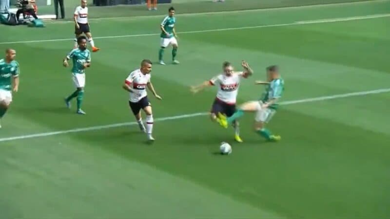 Pará sofre pênalti, mas Flamengo é garfado contra o Palmeiras