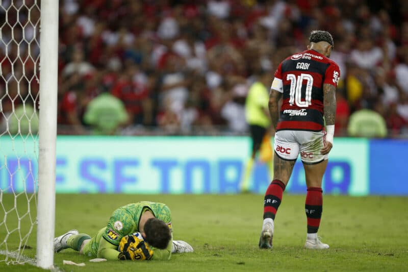 Gabriel Barbosa lamenta chance perdida do Flamengo contra o América-MG