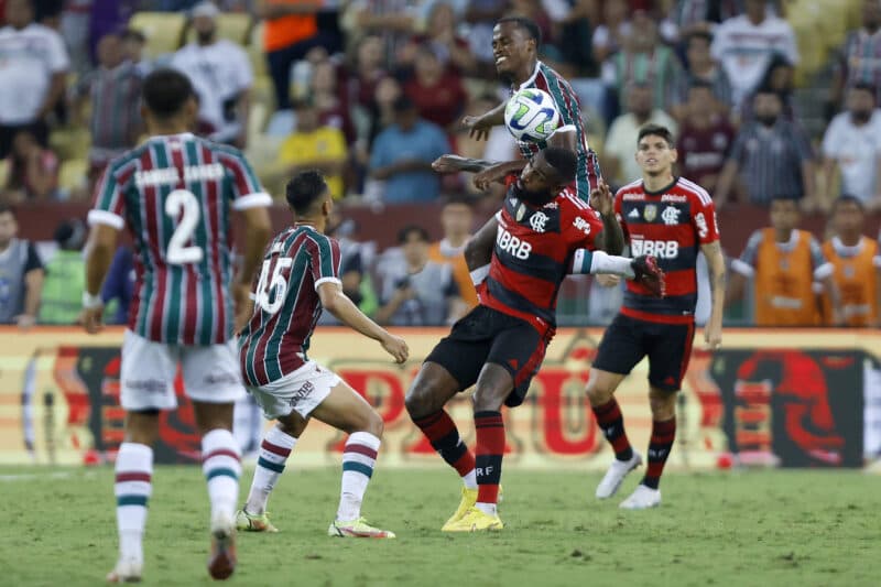 Flamengo e Fluminense duelam no Maracanã