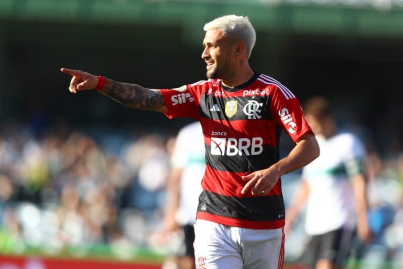 Melhores fotos da vitória do Flamengo sobre o Coritiba pelo Campeonato Brasileiro