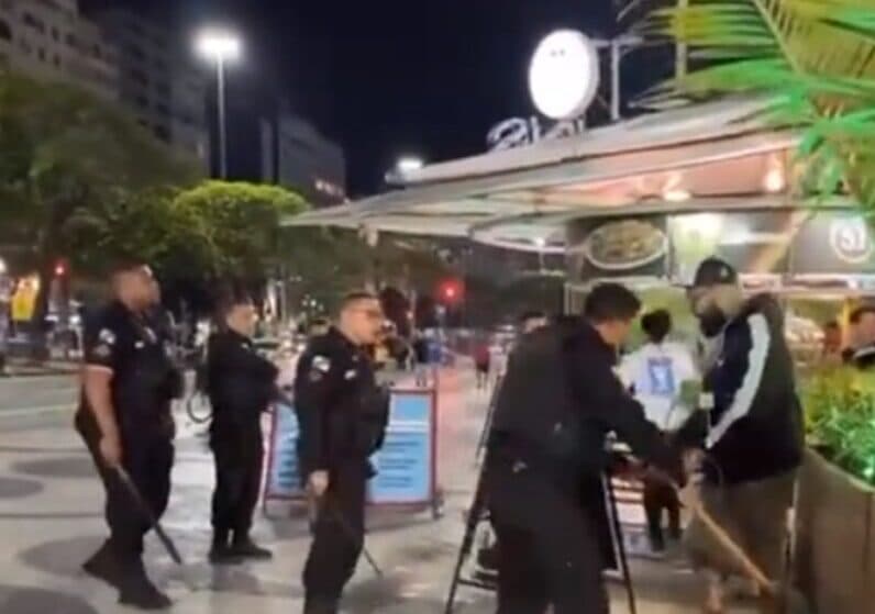 Torcedores do Olimpia destroem quiosque em Copacabana