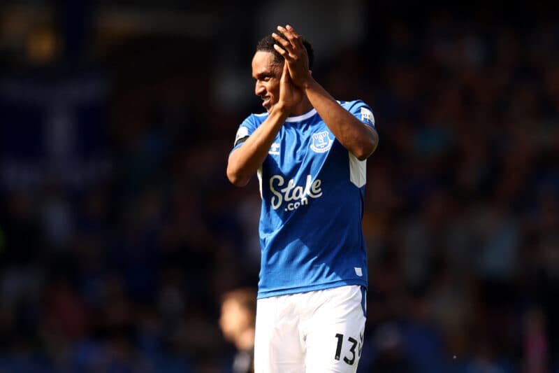 Yerry Mina, zagueiro colombiano que atuou no Palmeiras, é mais um que foi oferecido ao Flamengo, mas que fechou com outro clube