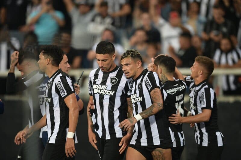 Durante partida do Brasileirão contra o Cruzeiro, no Brasileirão, o Botafogo segurou o empate, mas perdeu seu principal jogador por lesão