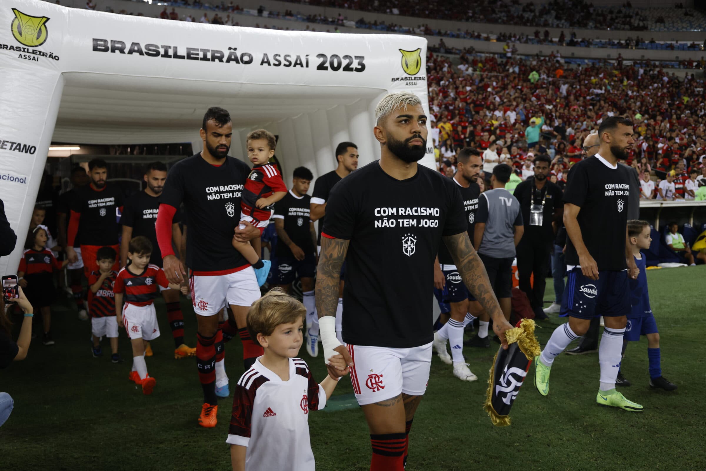 Após repercussão de caso Vini Jr nos últimos meses, deputado propõe mudanças na Lei Geral do Esporte para punições mais duras em casos de racismo