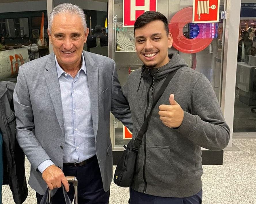 Tite encontra com torcedor a caminho do Rio de Janeiro