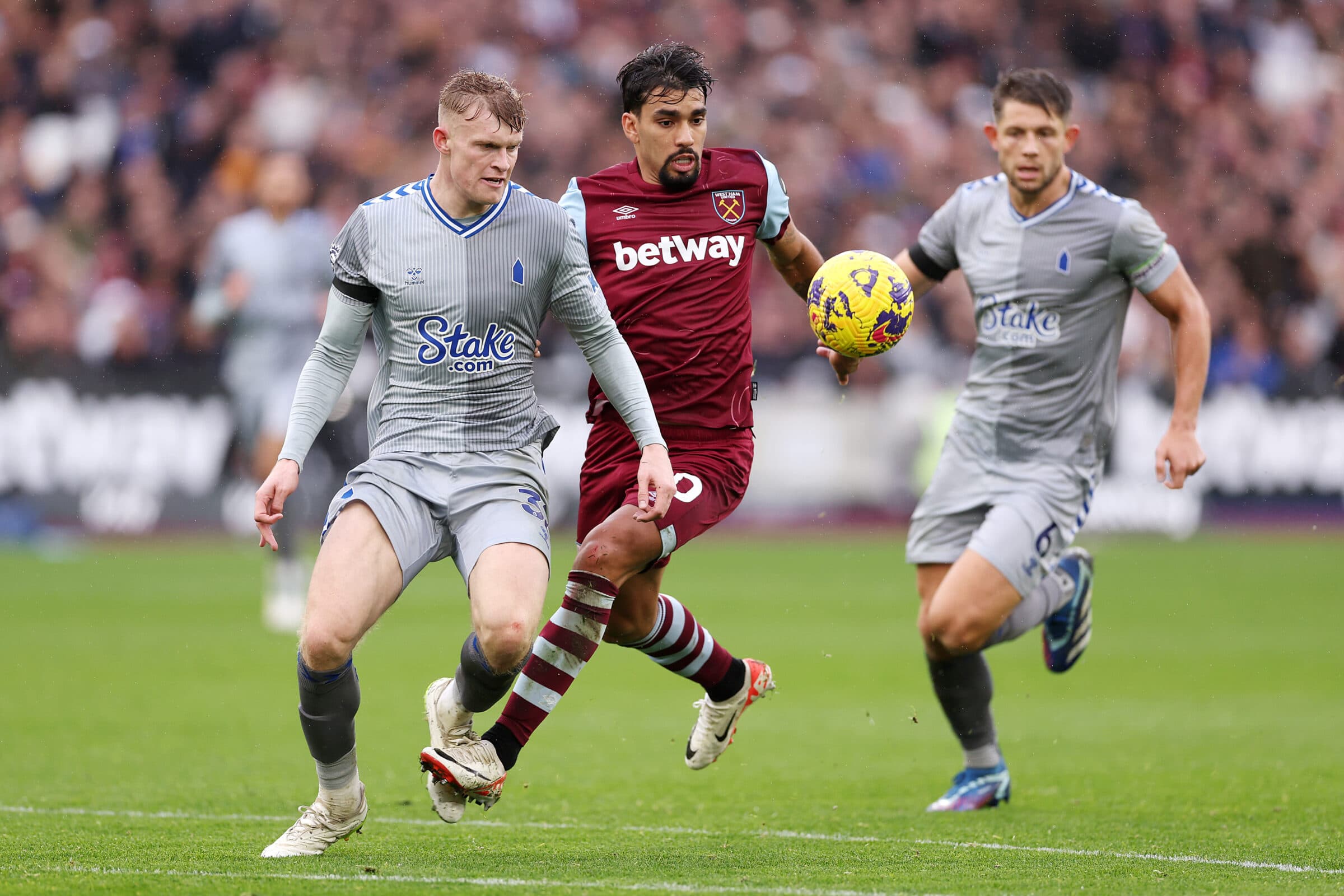 Lucas Paquetá em campo pelo West Ham contra o Everton, na Premier League