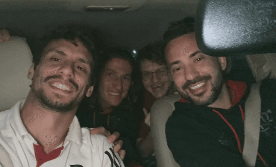 Ator pega carona com Everton Ribeiro, Filipe Luís e Rodrigo Caio, jogadores do Flamengo
