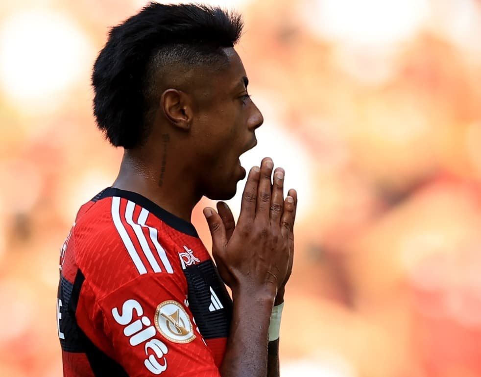 Bruno Henrique boquiaberto durante jogo do Flamengo no Brasileirão
