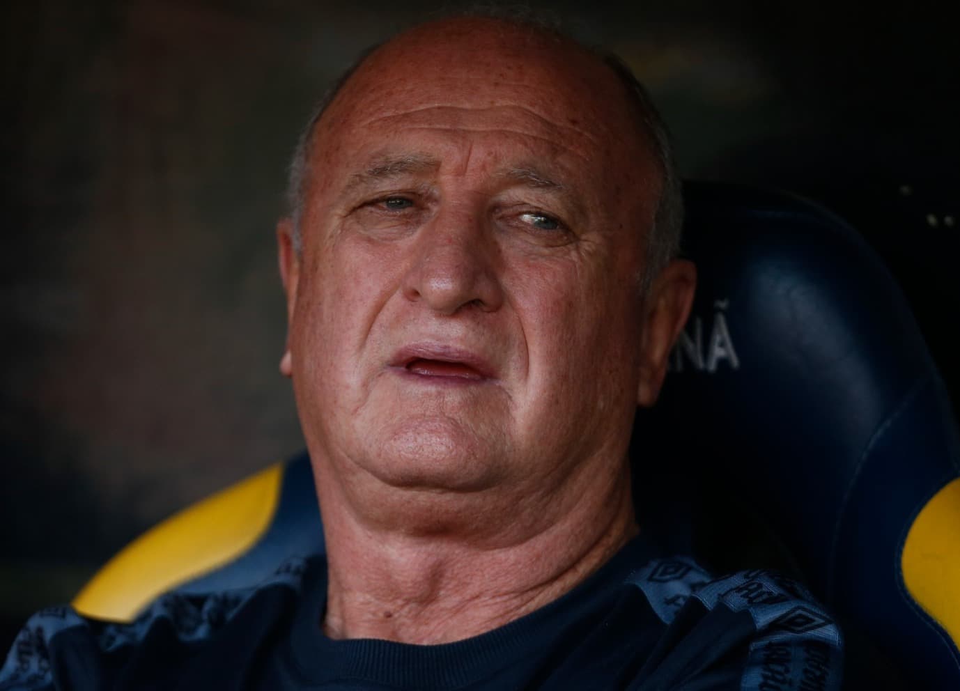 Felipão boquiaberto com goleada do Flamengo sobre o Athletico em jogo no Maracanã, pelo Brasileirão 2022