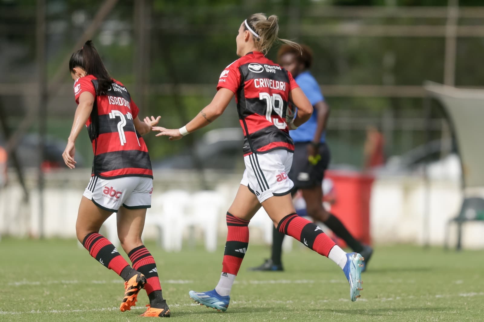 Crivellari comemora gol contra o Duque de Caxias, jogo que aconteceu antes da semifinal contra o Fluminense pelo Carioca Feminino