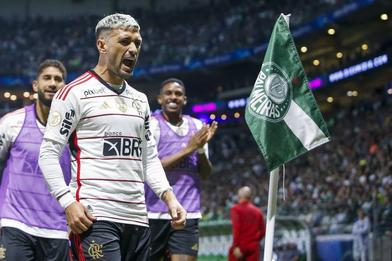 Arrascaeta comemora gol contra o Palmeiras, no Allianz Parque; equipes voltam a se enfrentar na quarta-feira; veja os próximos jogos do Flamengo