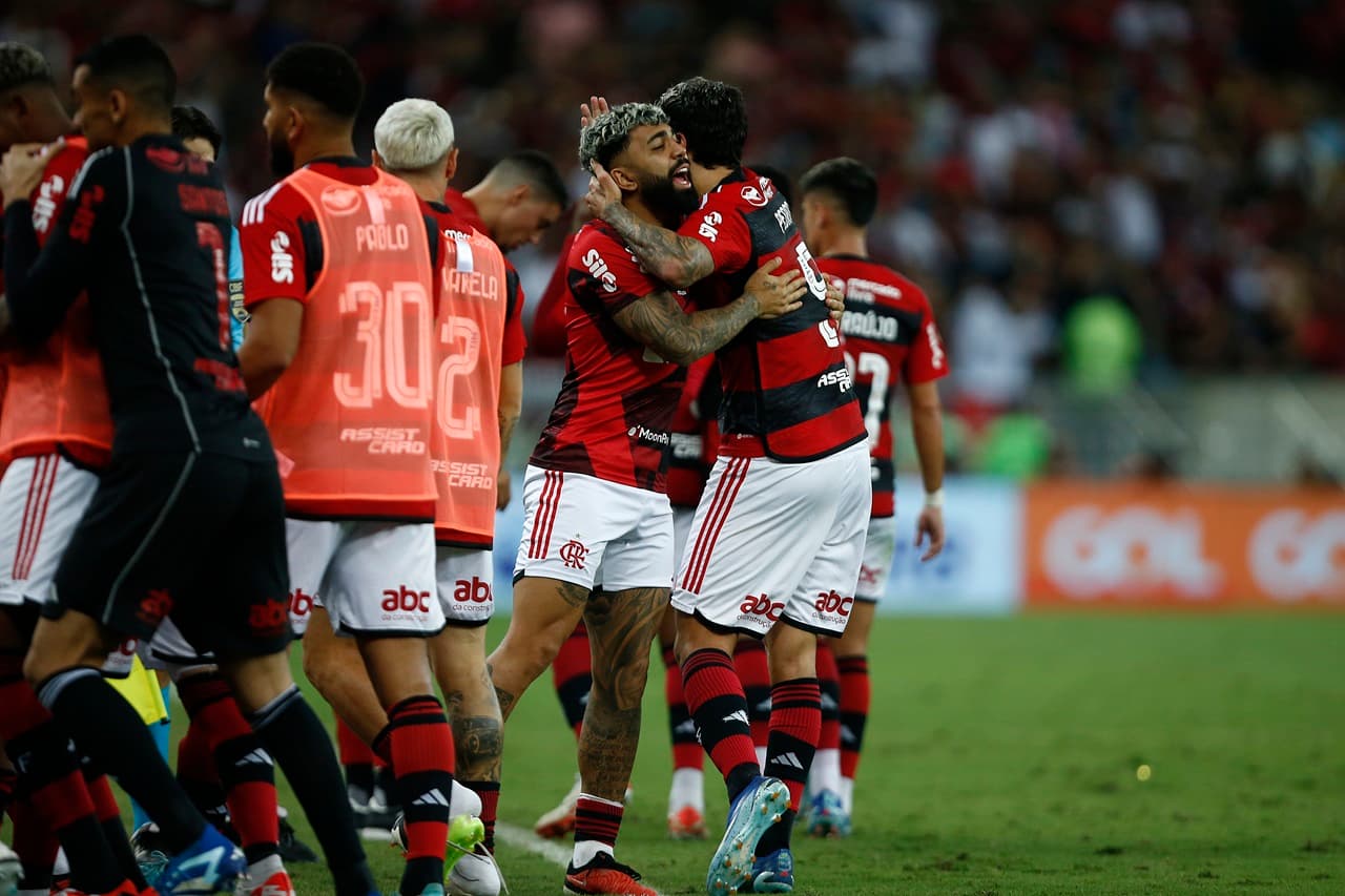 Comandada por Tite, equipe rubro-negra comemora vitória sobre o Palmeiras no Campeonato Brasileiro