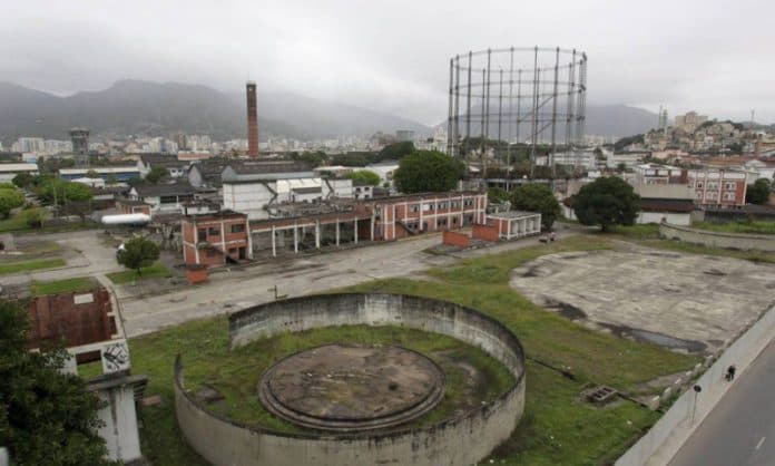 Terreno no Gasômetro onde o Flamengo pretende construir seu estádio. MRN consolida informações para explicar como Flamengo concilia avanço na busca por estádio próprio com disputa pela concessão do Maracanã