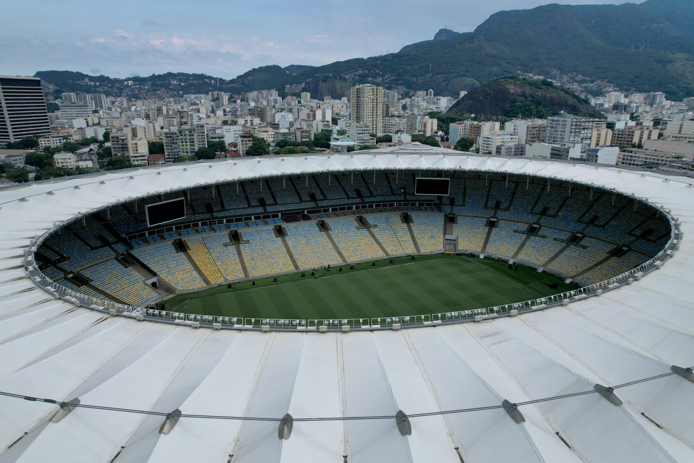 Foto aérea do Maracanã. Flamengo pode perder mandos no estádio após derrota para o Santos. Clube também pode ficar sem Gerson e Bruno Henrique por mais de uma partida