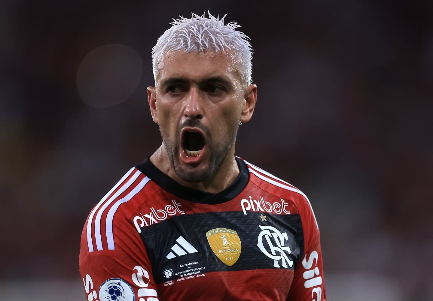 Arrascaeta gritando para comemorar gol marcado pelo Flamengo