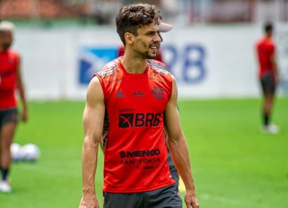 Rodrigo Caio durante treino pelo Flamengo no Ninho do Urubu