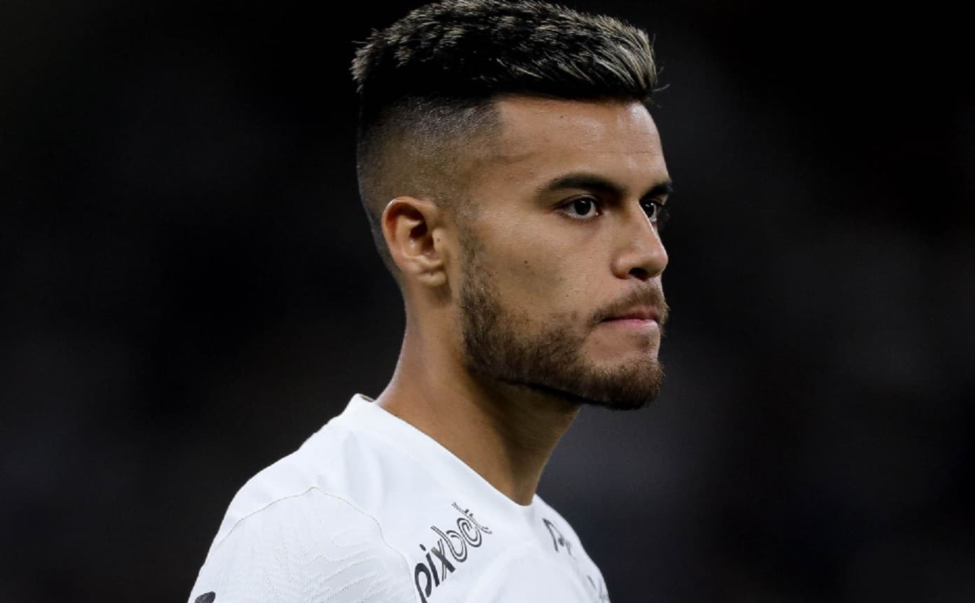 Fausto Vera em campo pelo Corinthians ; jogador está na mira de Flamengo e Boca Junios para 2024