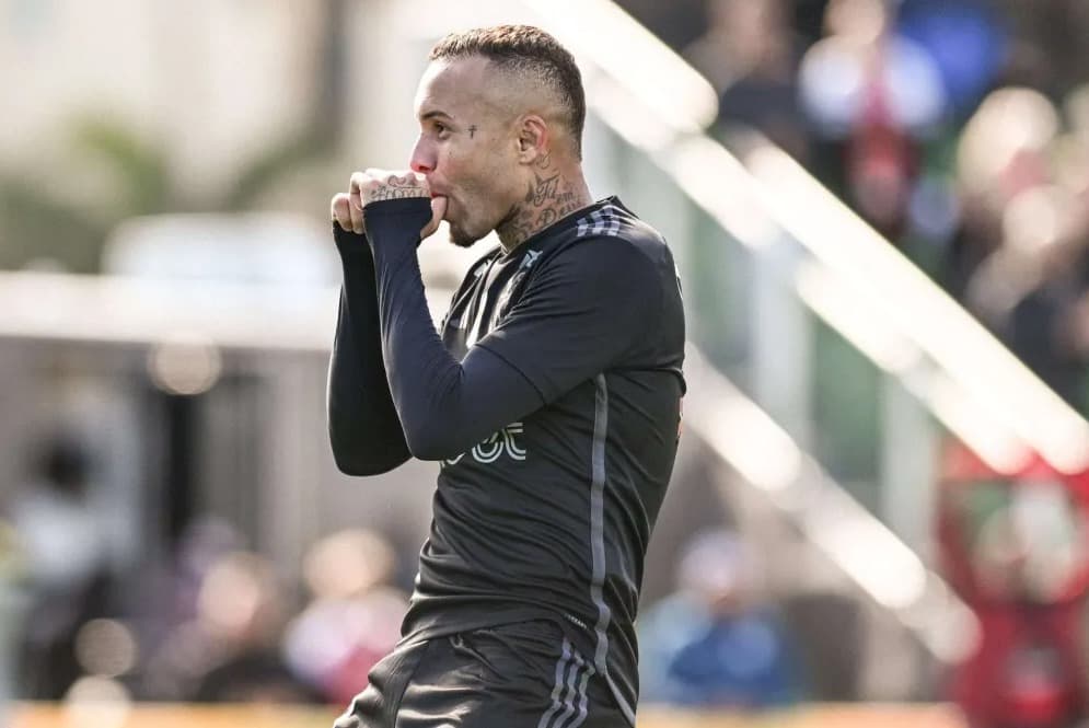 Cebolinha comemorando seu gol na vitória do Flamengo por 2 a 0 diante do Philadelphia Union, pela FC Series