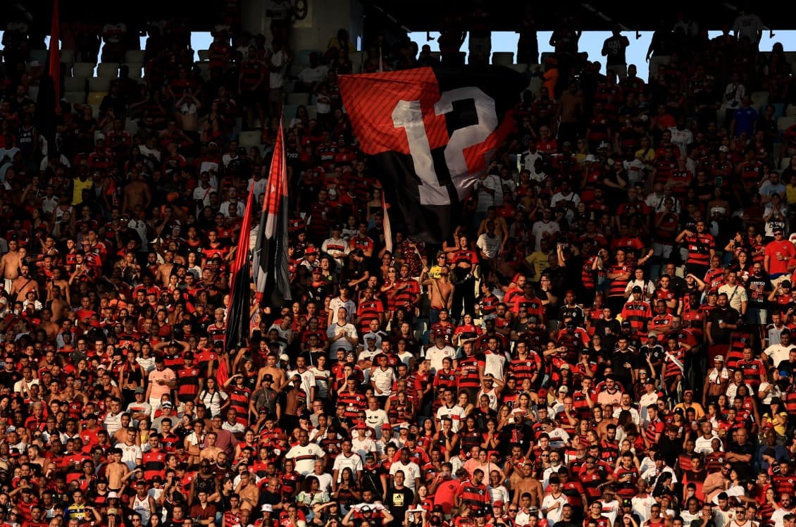 Torcedores do Flamengo torcem durante a partida entre Flamengo e Bahia no Brasileirão 2023, no Estádio do Maracanã, em 30 de setembro de 2023, no Rio de Janeiro, Brasil.