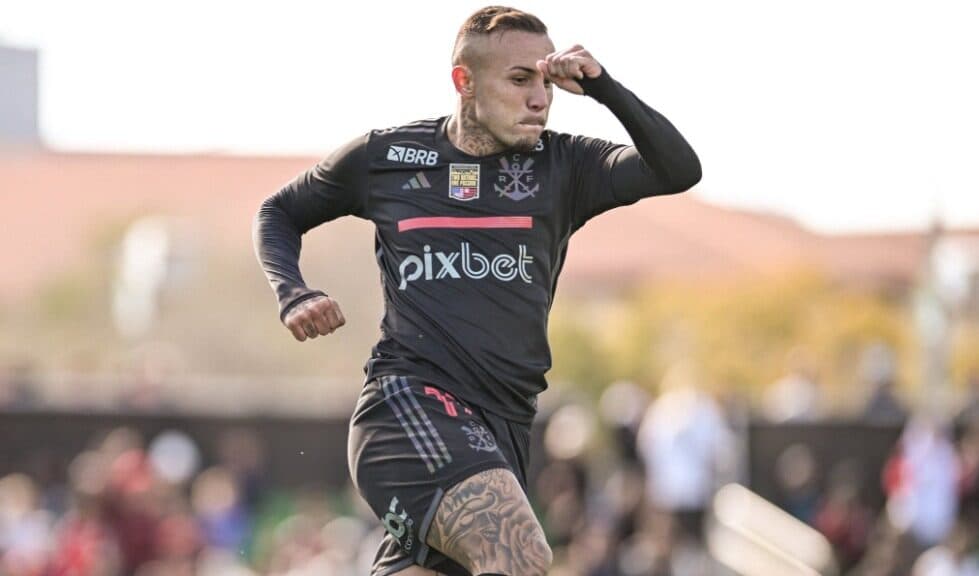 Cebolinha comemorando seu gol na vitória do Flamengo por 2 a 0 diante do Philadelphia Union, pela FC Series