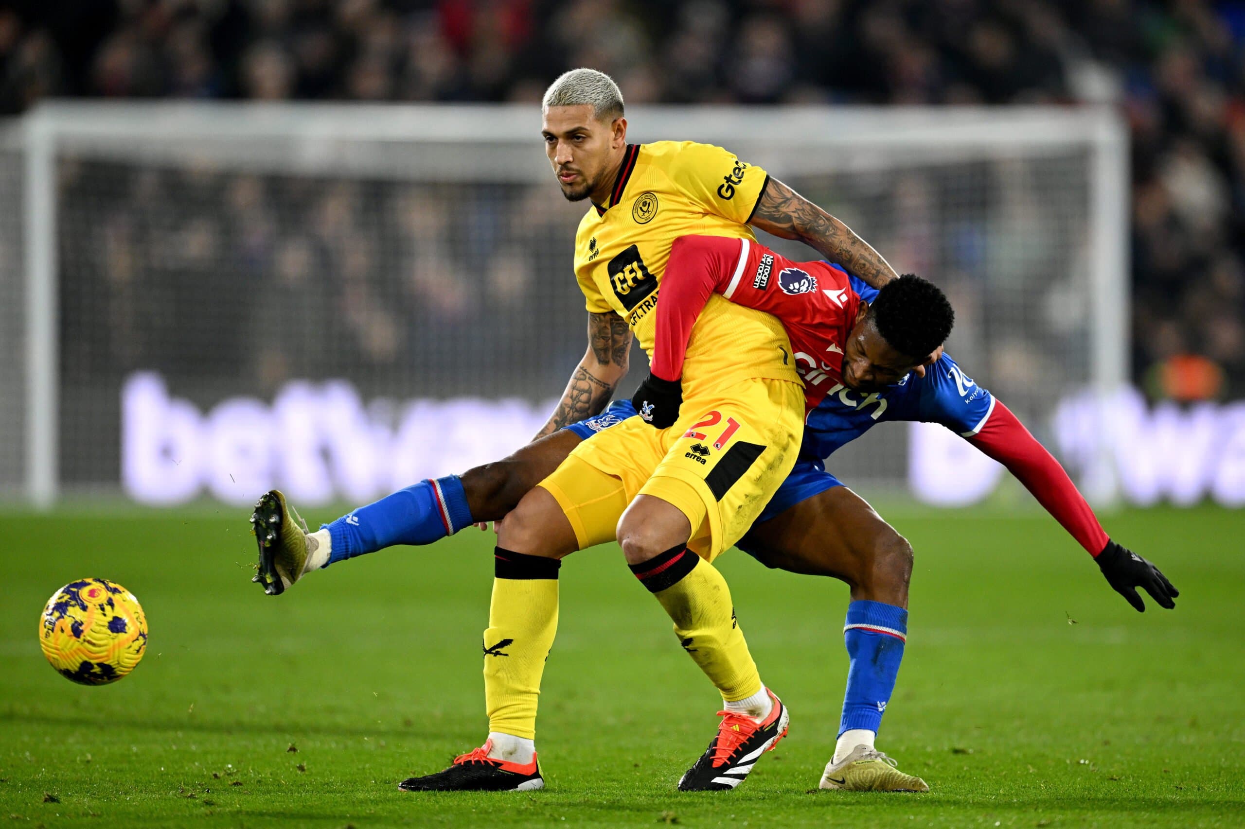 Ex-Flamengo, Vinícius Souza supera João Gomes e atinge marca absurda na Premier League jogando pelo Sheffield
