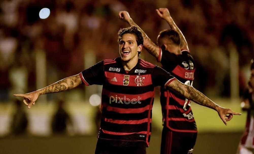 Pedro celebra gol na vitória do Flamengo sobre o Bangu pelo Campeonato Carioca