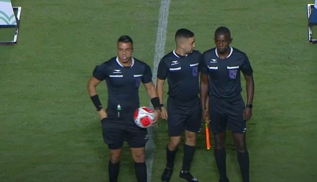 Yuri Elino da Cruz, de 31 anos, é professor de educação física e Flamengo x Botafogo será segundo clássico da carreira