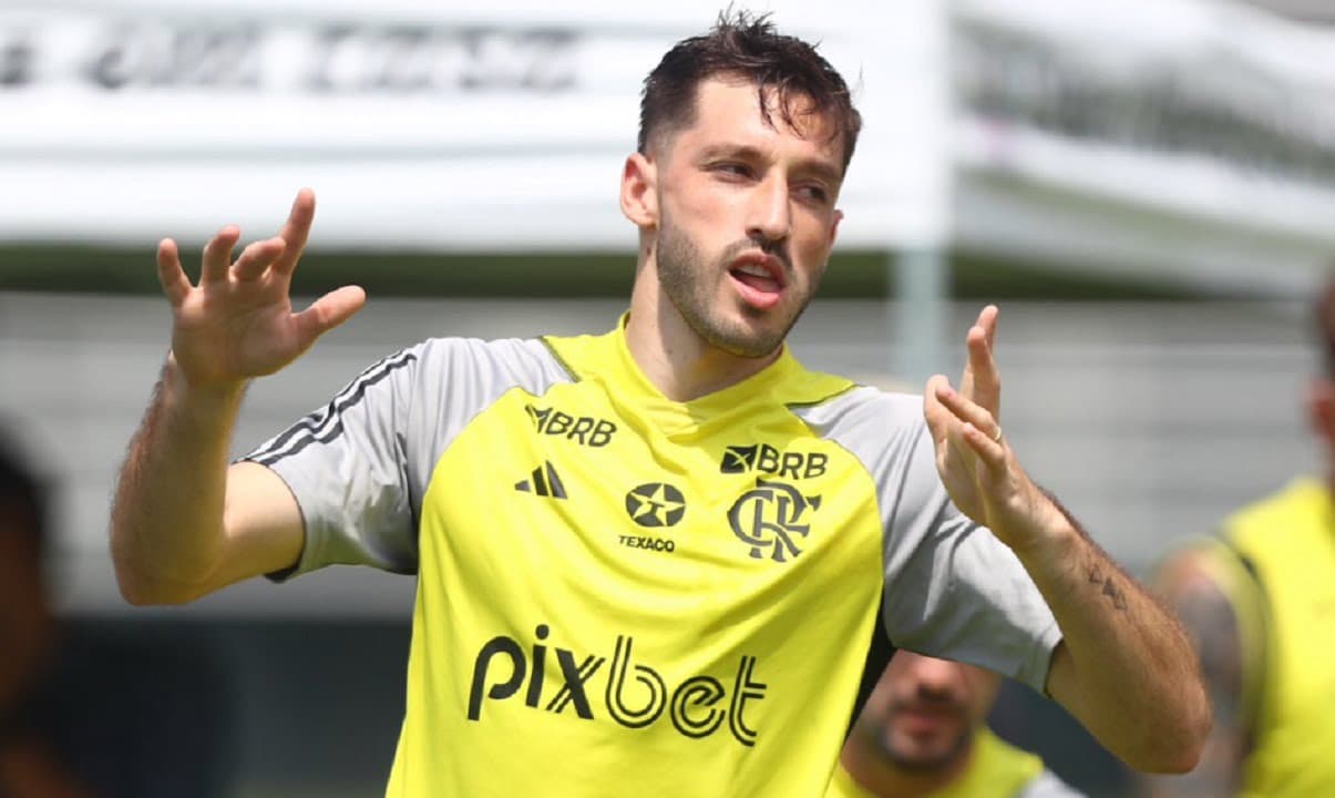 matias viña em treino do flamengo no ninho do urubu