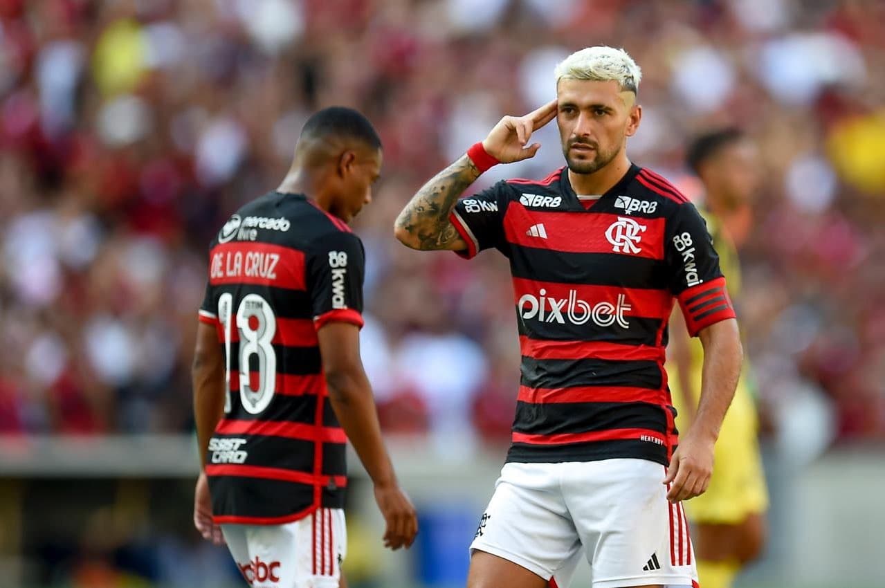 Arrascaeta comemora gol em Flamengo 3x0 Madureira pelo Campeonato Carioca 2024