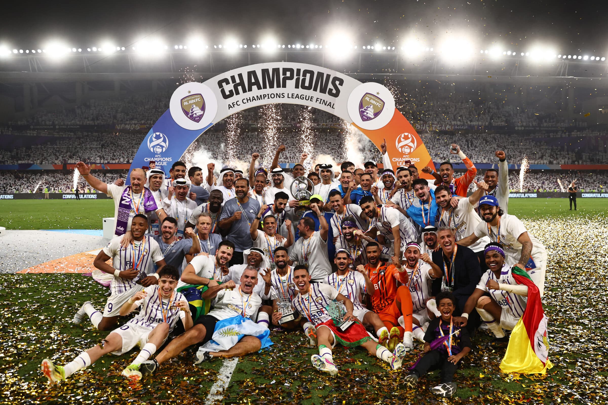 Al Ain comemora título da Champions da Ásia sobre o Yokohama Marinos; time está classificado ao Super Mundial e pode enfrentar Flamengo