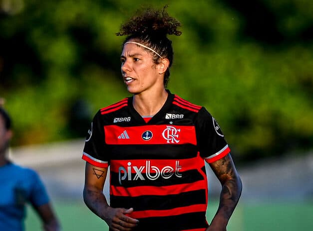 Cristiane em campo pelo Flamengo, em clássico contra o Botafogo pelo Brasileirão Feminino