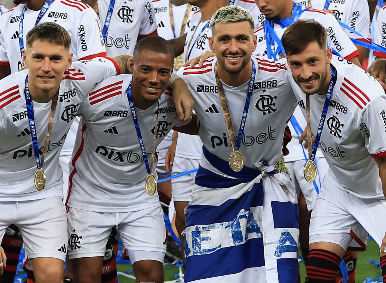 Varela, De La Cruz, Arrascaeta, Viña no Flamengo