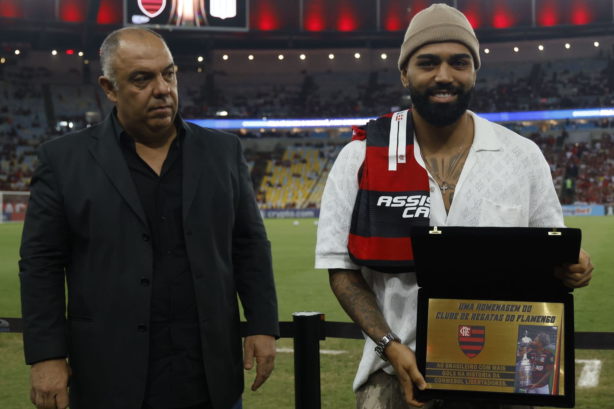 Gabigol e Marcos Braz no Maracanã, em 2023