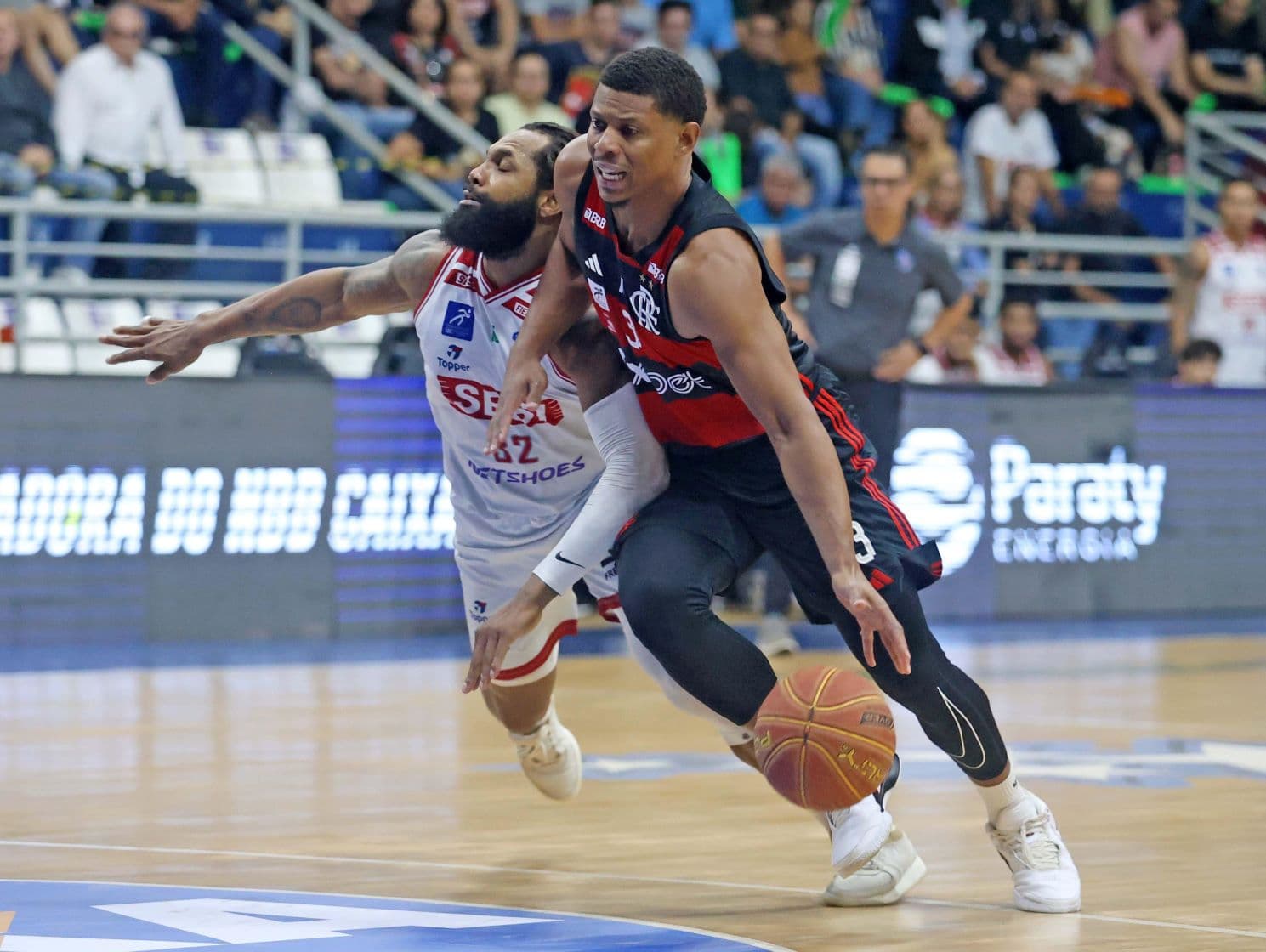 Scott Machado faz infiltração em Flamengo x Franca pelo NBB