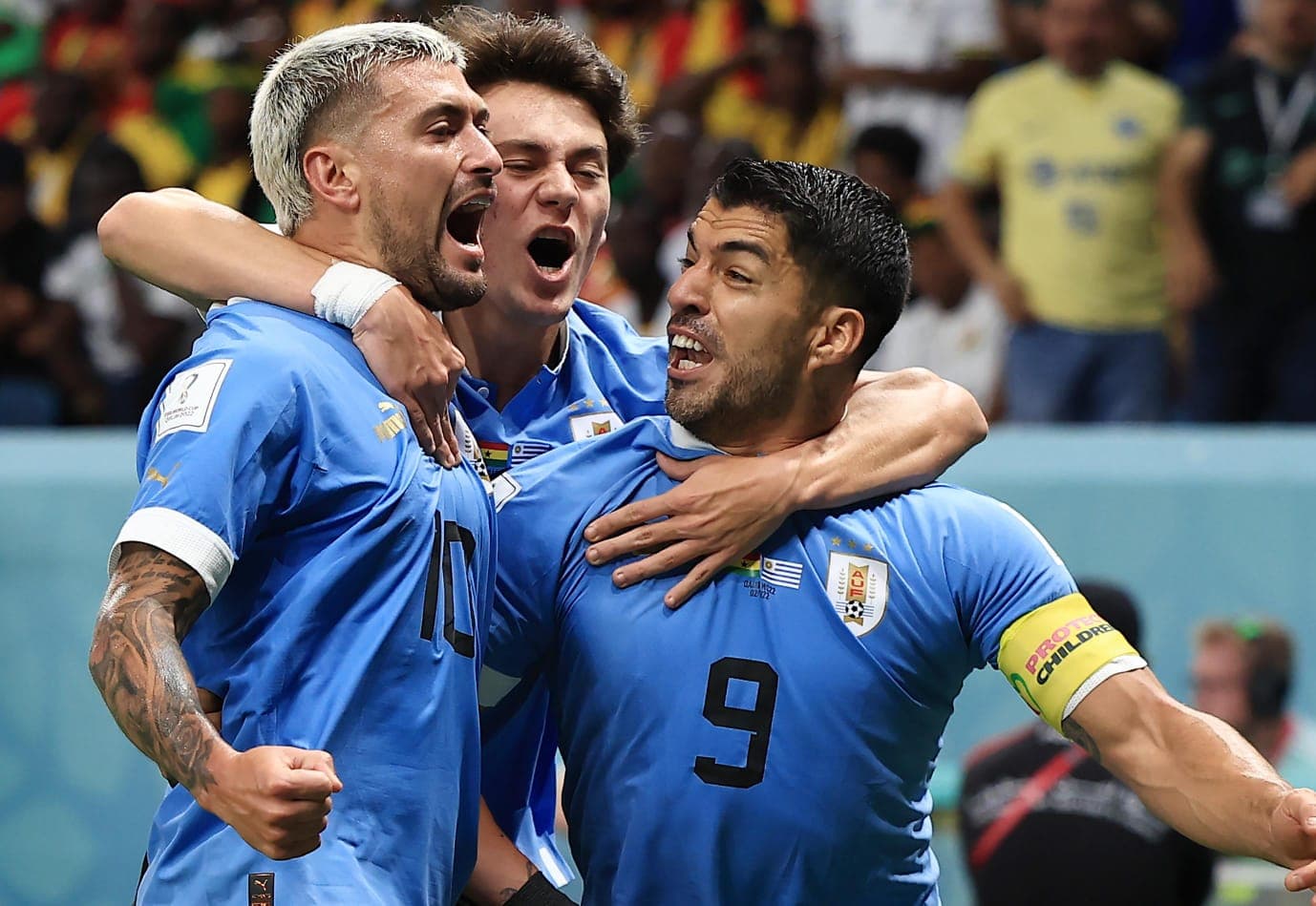 Pellistri comemora gol do Uruguai com Arrascaeta e