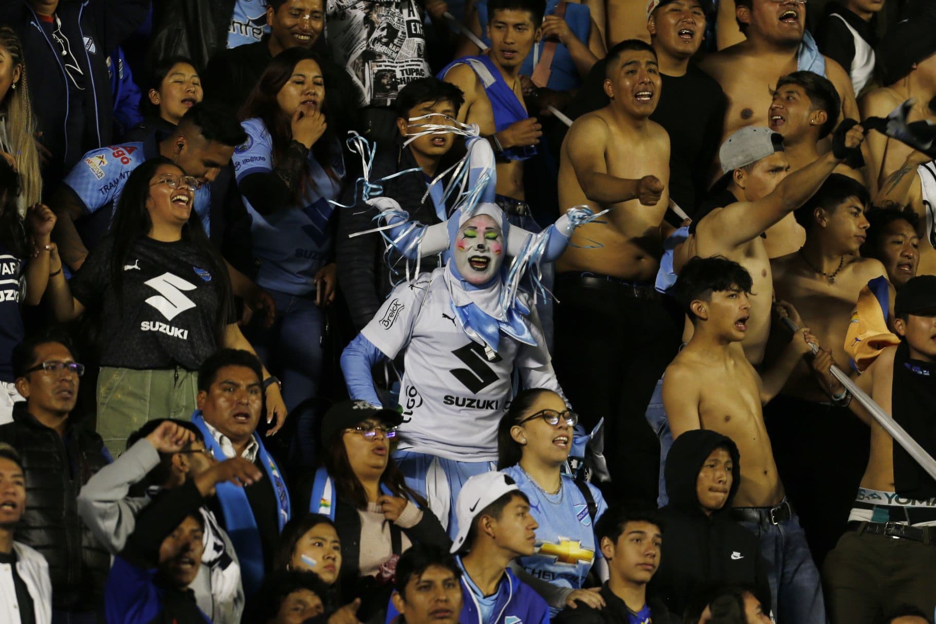 Torcida do Bolívar no estádio Hernando Siles, em La Paz