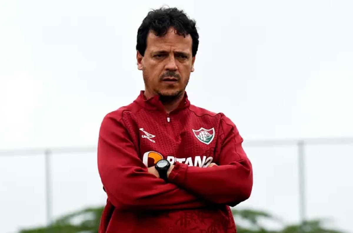 fernando diniz em treino do fluminense técnico pode não enfrentar flamengo