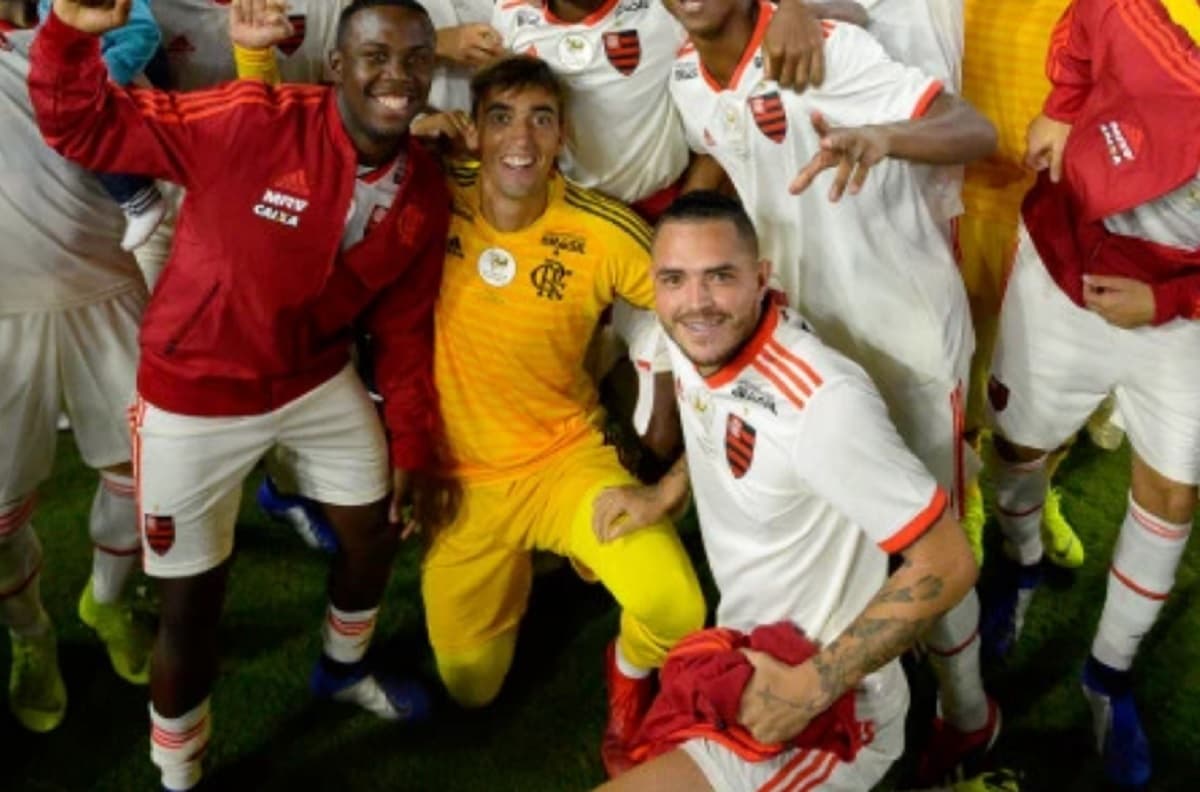 thiago santos ao lado de cesar e klebinho flamengo