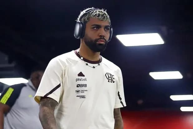 Gabigol em chegada do Flamengo ao Maracanã; dirigente falou sobre atleta estar 99% acertado com o Palmeiras