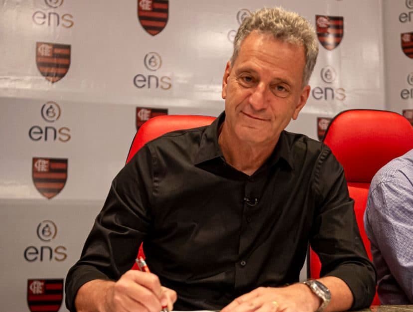 Landim em entrevista; presidente entra em disputa com a Assembleia Geral sobre segurança no dia da eleição do Flamengo