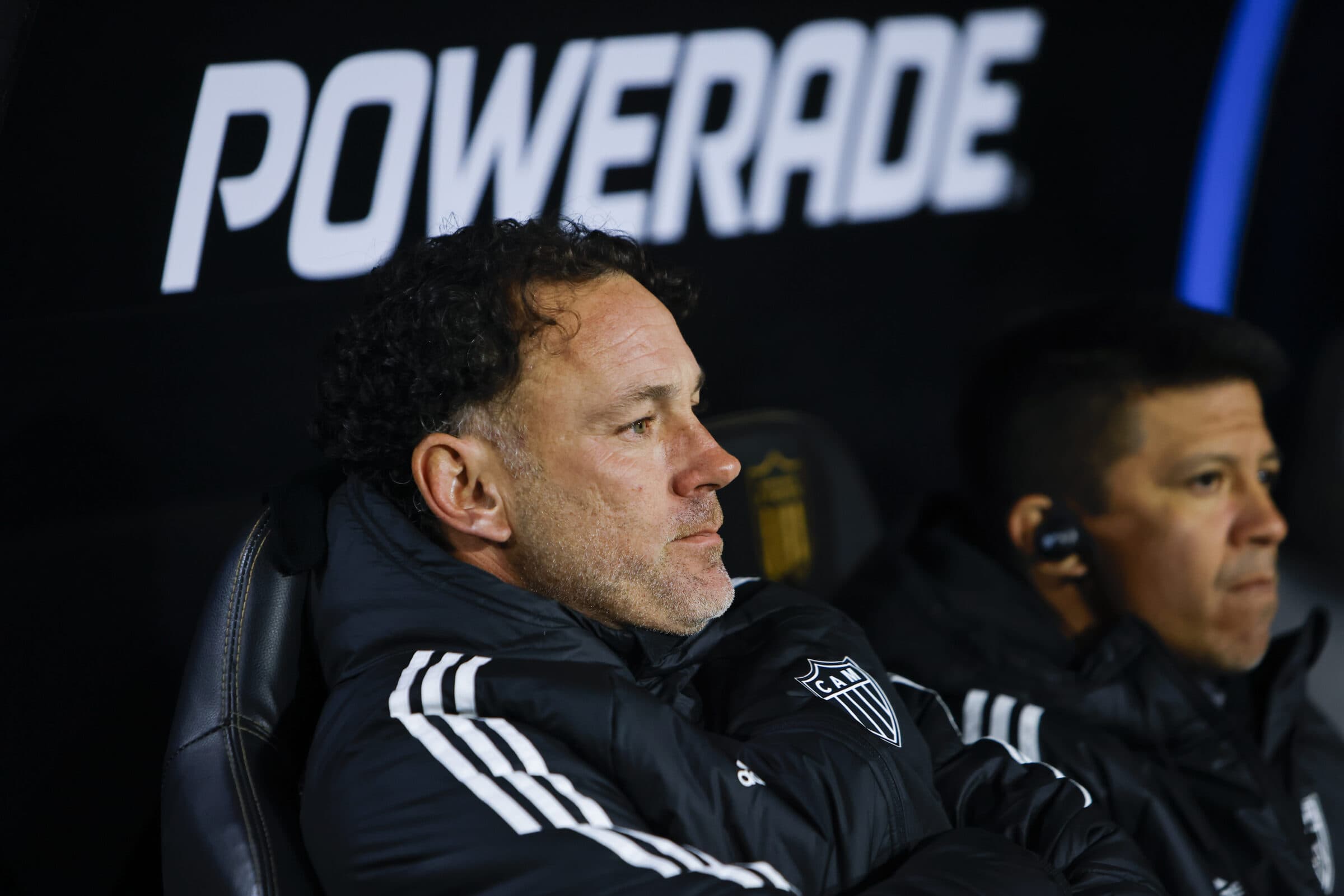 Gabriel Milito tem problemas para escalar Atlético-MG contra o Flamengo